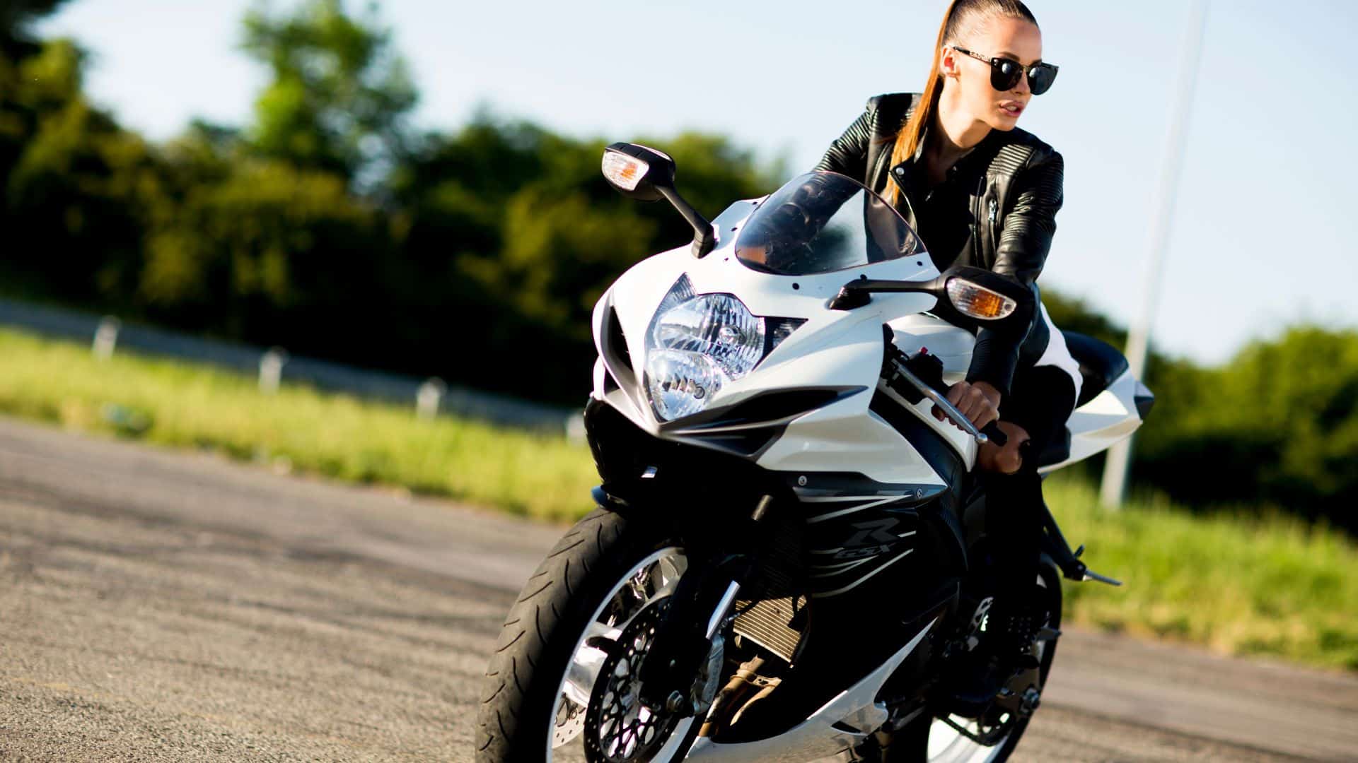 comment décoller une vignette d'assurance moto