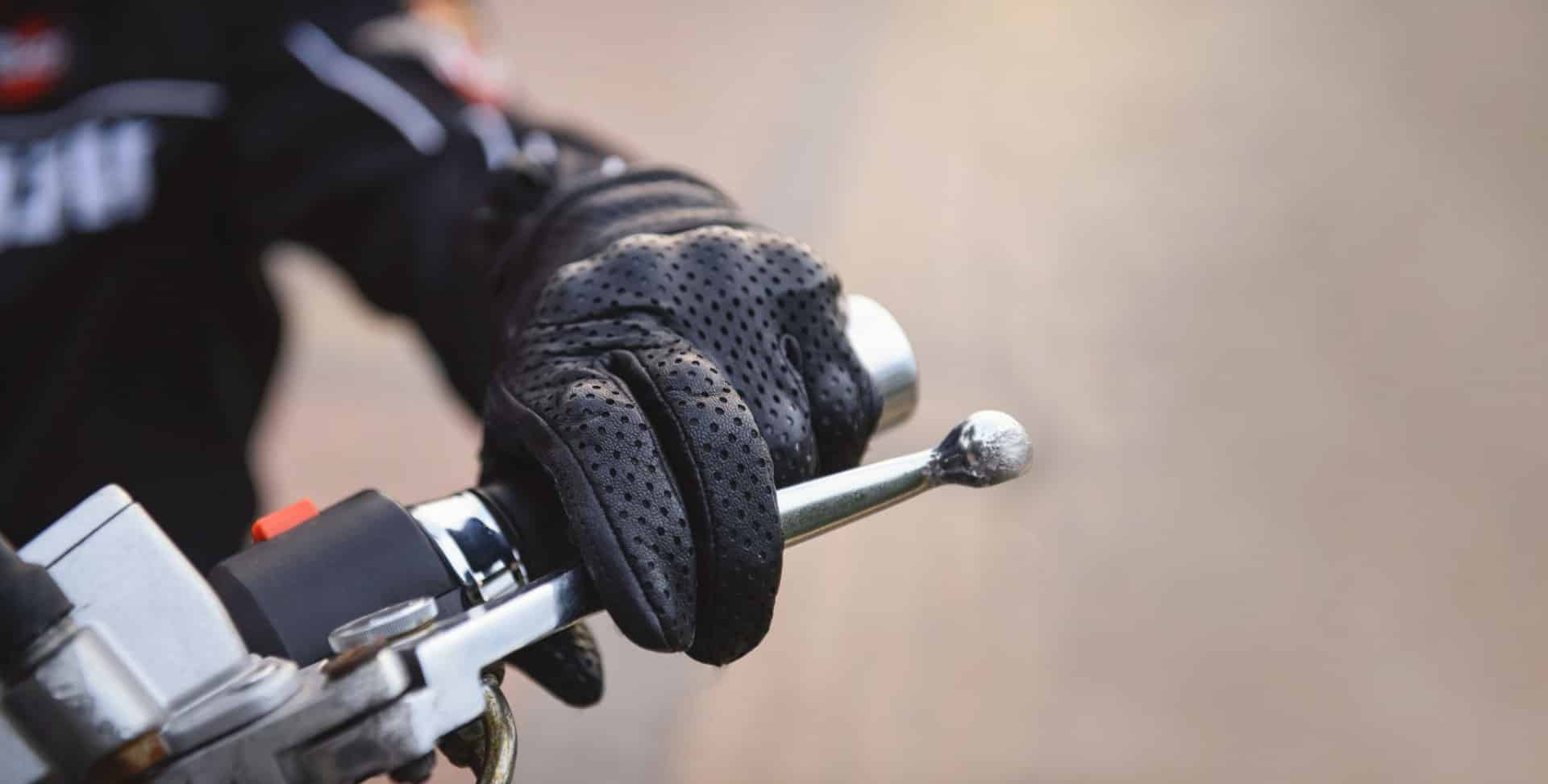 Gants moto homologués : tout ce qu'il faut connaître